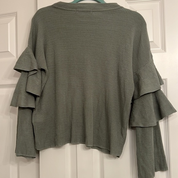 Ruffle Sleeve Cropped Gray Sweater - Picture 4 of 4